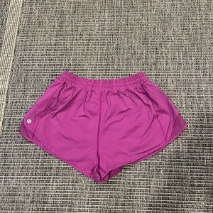 Lululemon Hotty Hot Low-Rise Lined Short - Size 8 - Excellent Condition